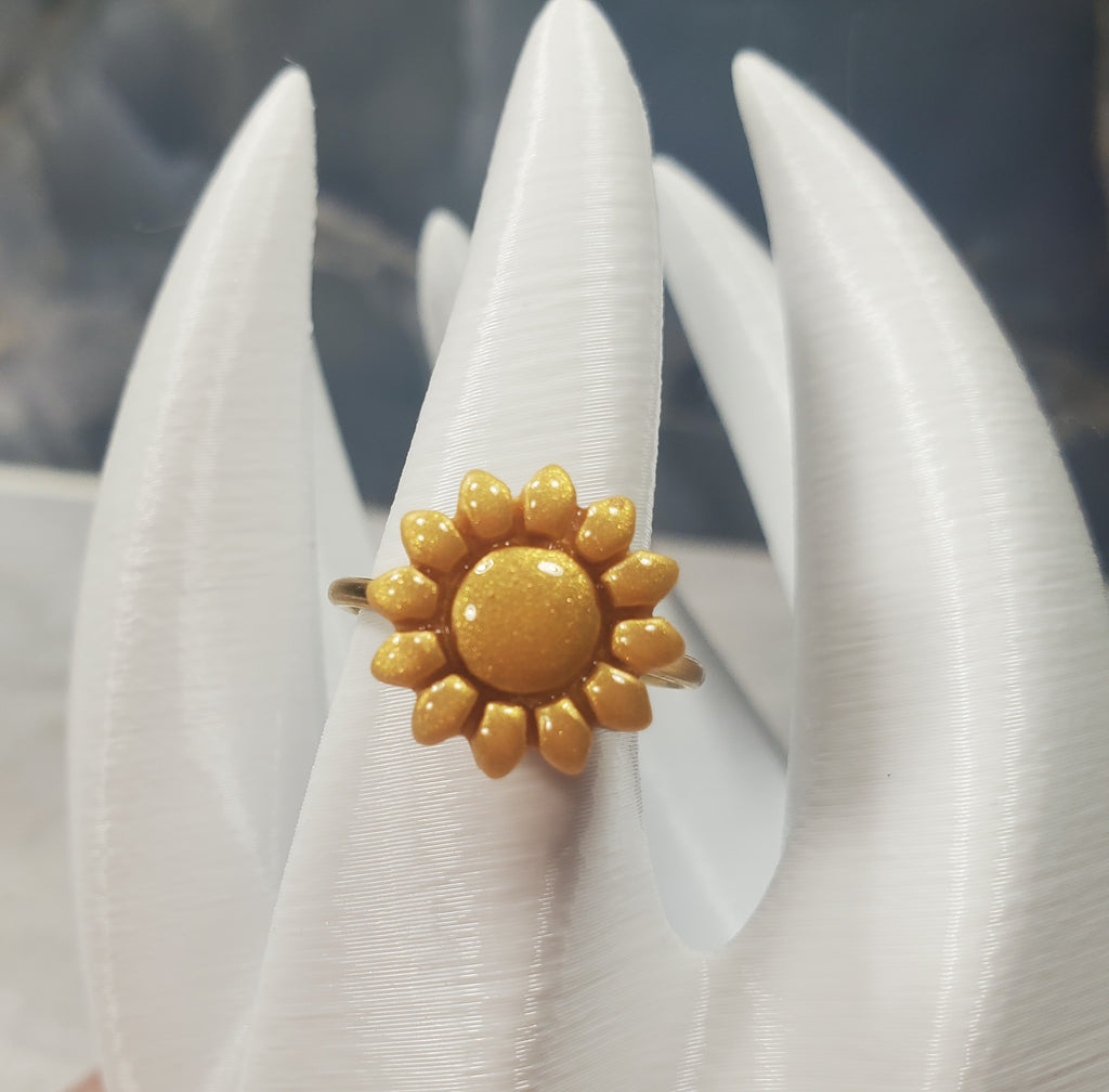 Adjustable sunflower ring